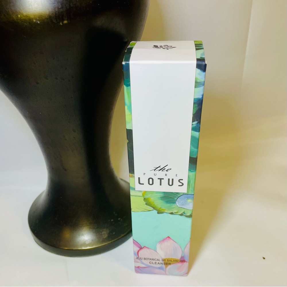 The Pure Lotus Jeju Botanical pH Balancing Cleanser, NIB